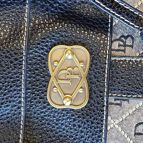 HP💫 Dooney & Bourke Handbag - Picture 3 of 13